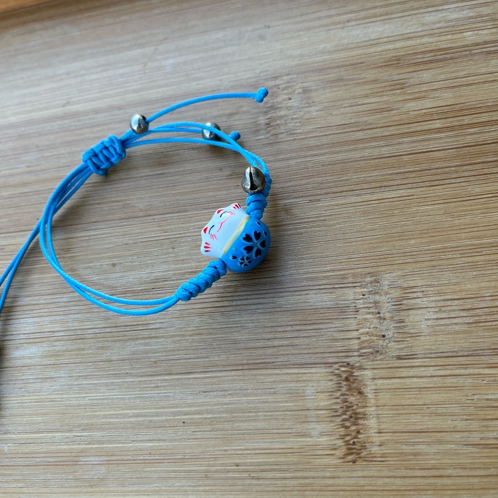 Lucky Cat Maneki Neko Charm Light Blue Bracelet - Picture 5 of 6
